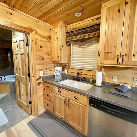2 Bed Cabin Hot Tub Close To Helen #16 Buitenkant foto