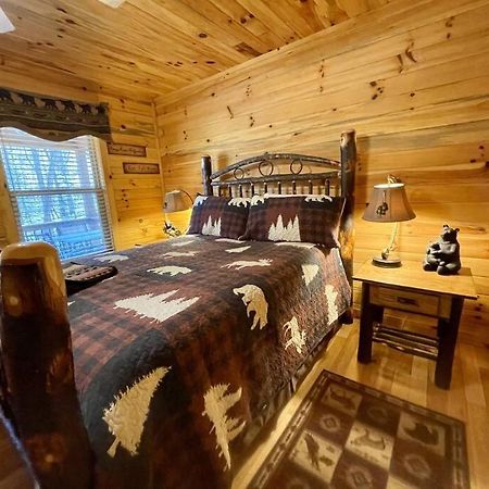 2 Bed Cabin Hot Tub Close To Helen #16 Buitenkant foto