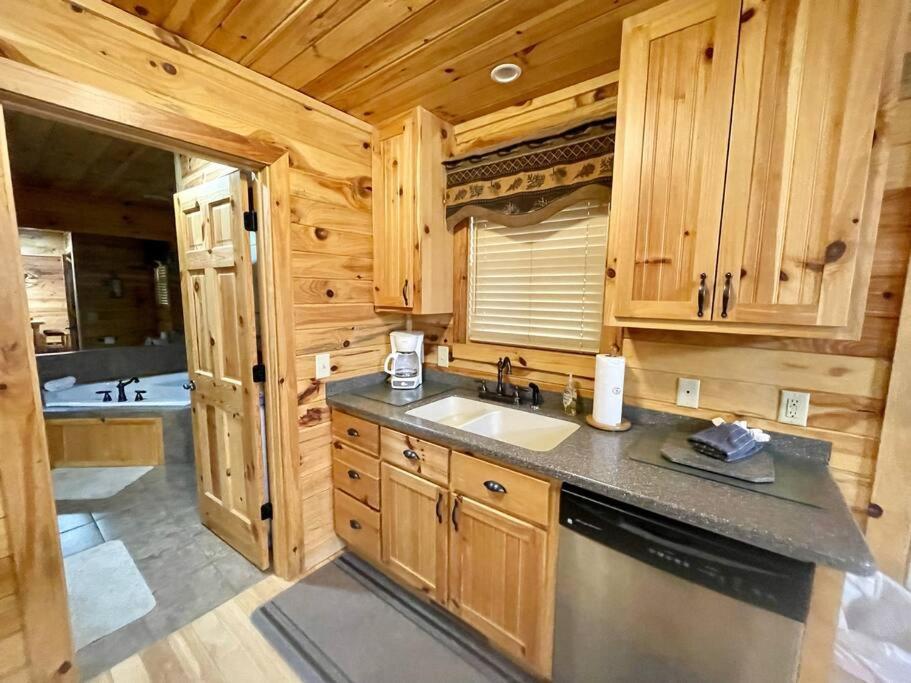 2 Bed Cabin Hot Tub Close To Helen #16 Buitenkant foto