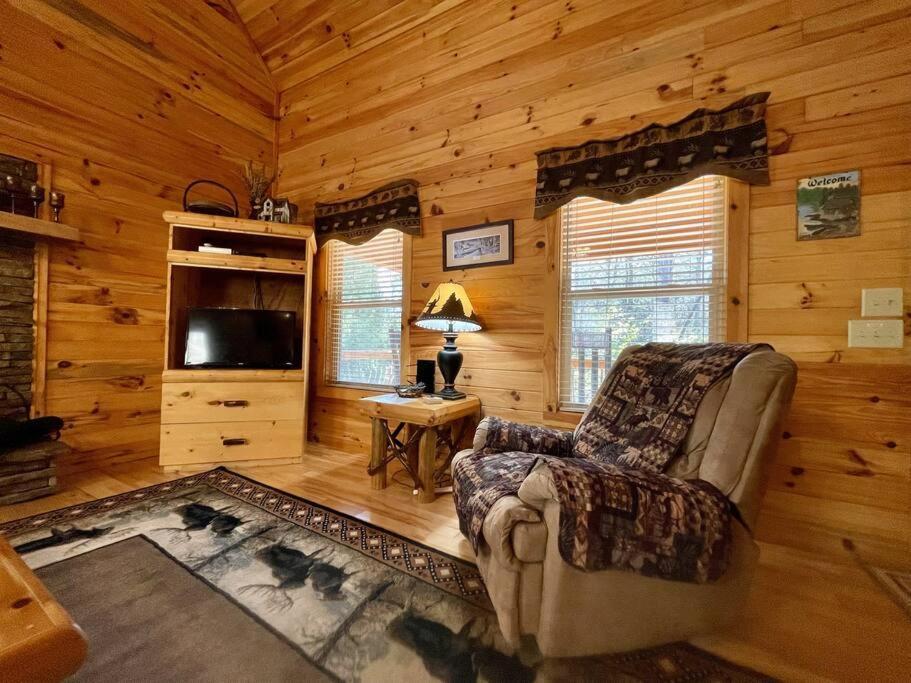2 Bed Cabin Hot Tub Close To Helen #16 Buitenkant foto
