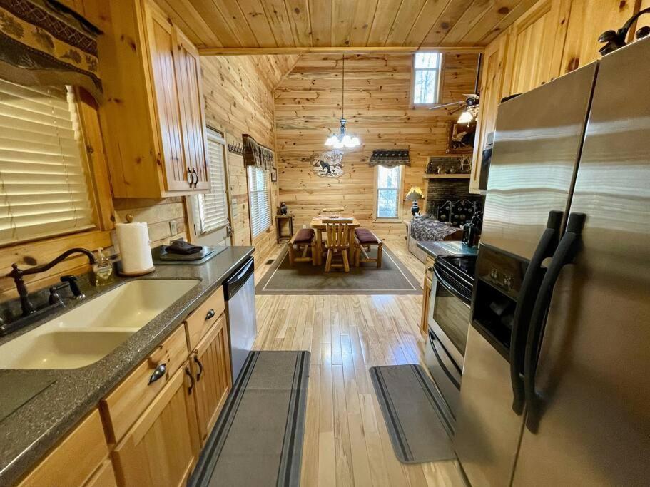 2 Bed Cabin Hot Tub Close To Helen #16 Buitenkant foto