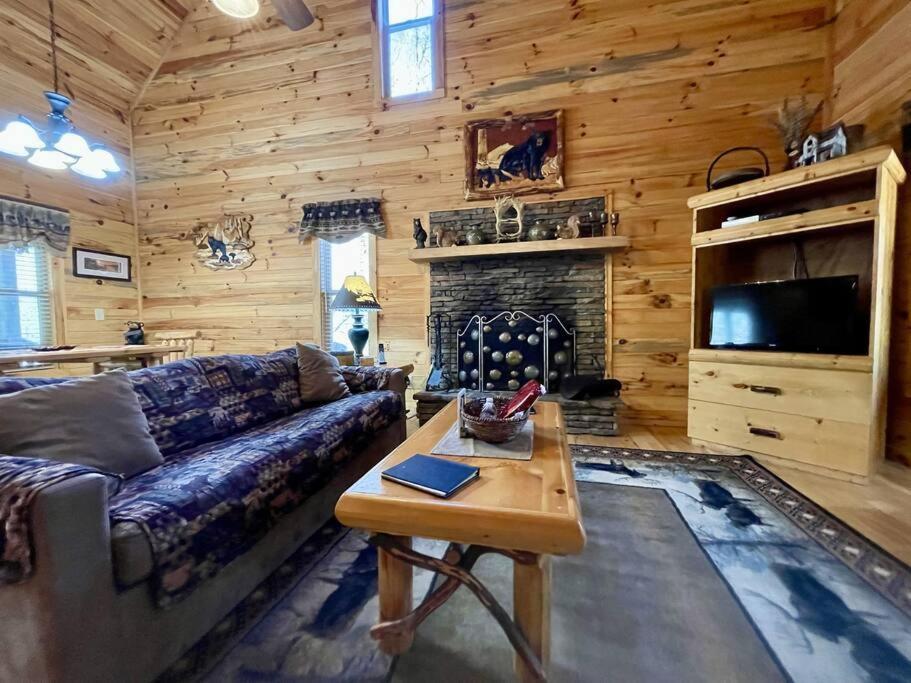 2 Bed Cabin Hot Tub Close To Helen #16 Buitenkant foto